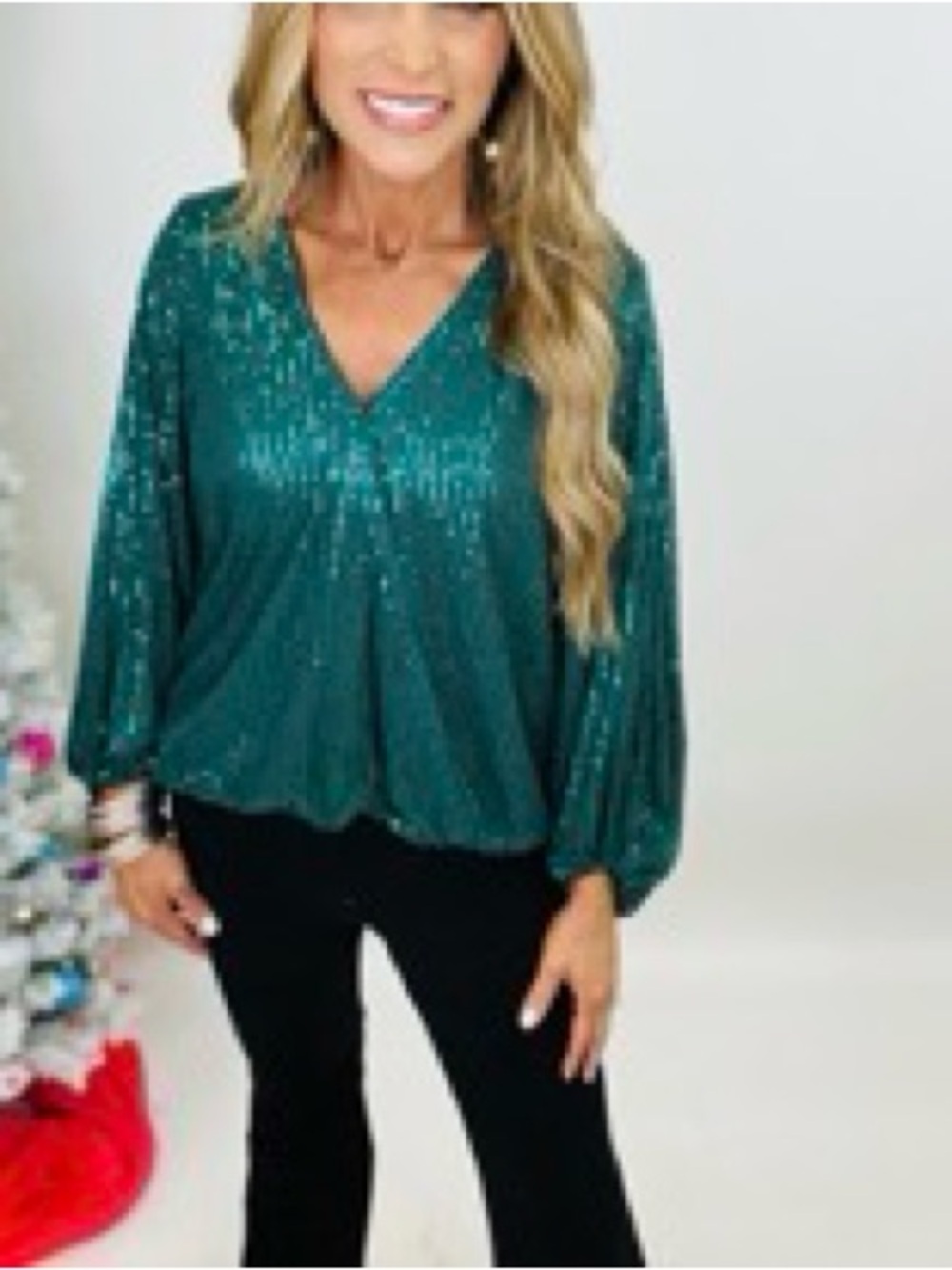 Vine & love Emerald green Sequined V-Neck Long-Sleeve Top - size small